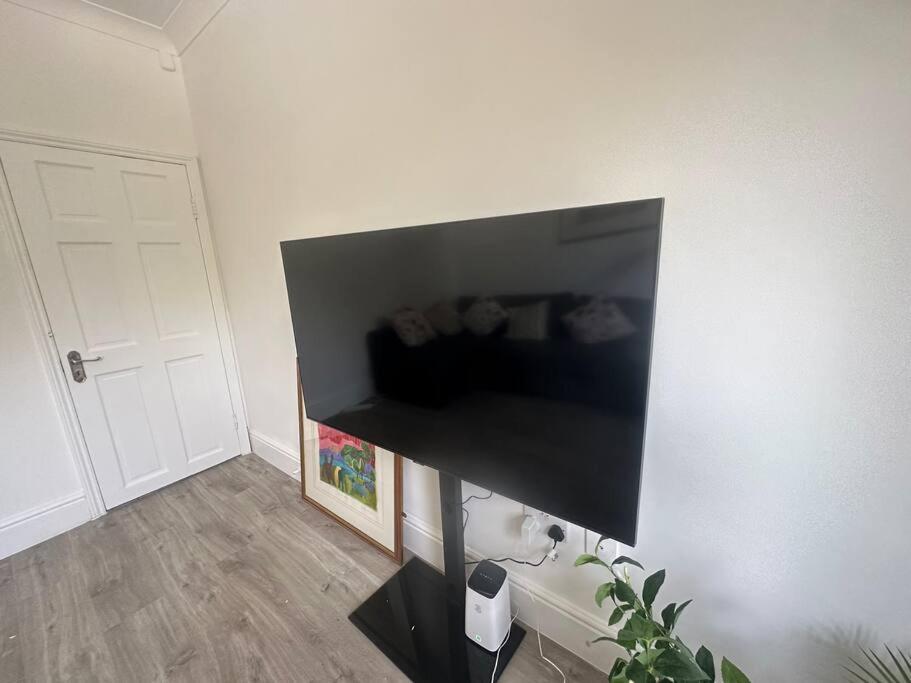 Modern 2 Bedroom Flat, Se6 Catford Exterior foto