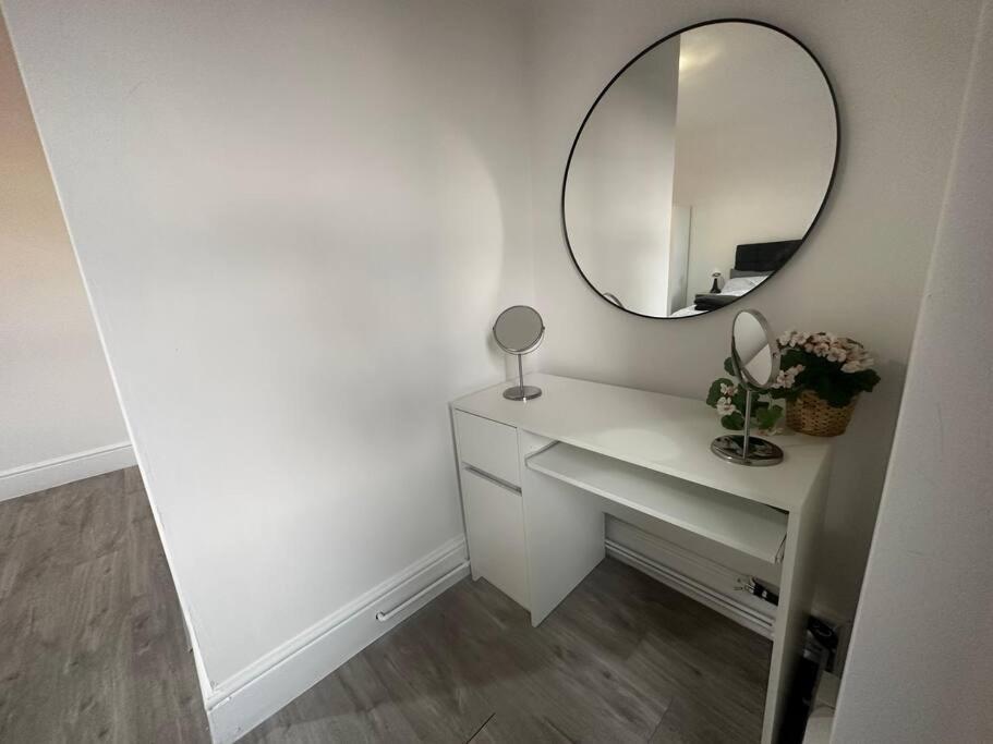 Modern 2 Bedroom Flat, Se6 Catford Exterior foto